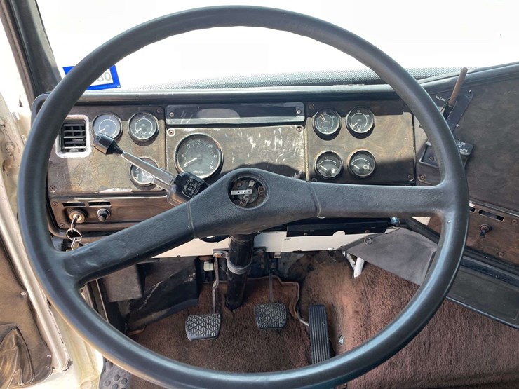 1988-freightliner-flc112-image-12