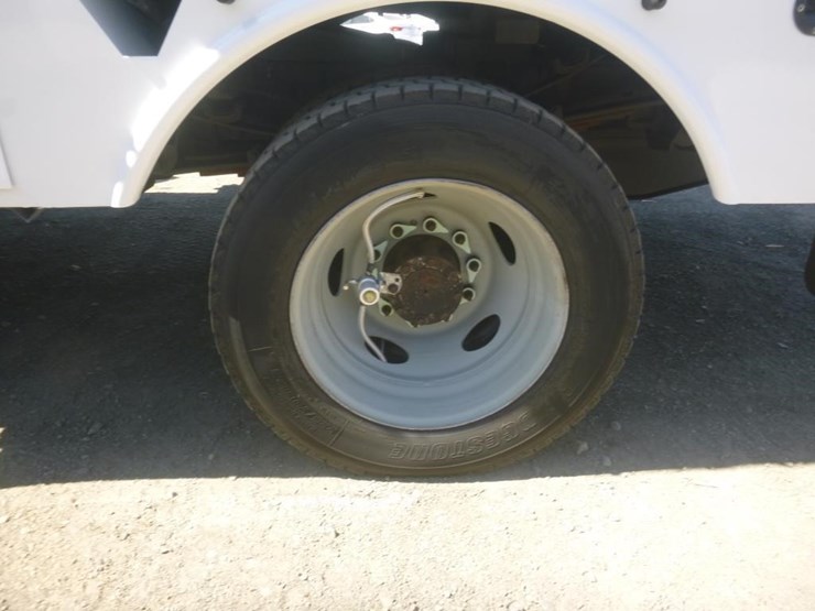 2013-ford-f550-image-27