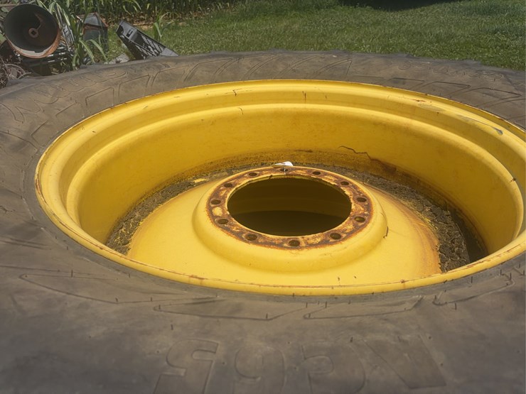 set-of-4-floater-wheels-for-r4030-sprayer-image-5