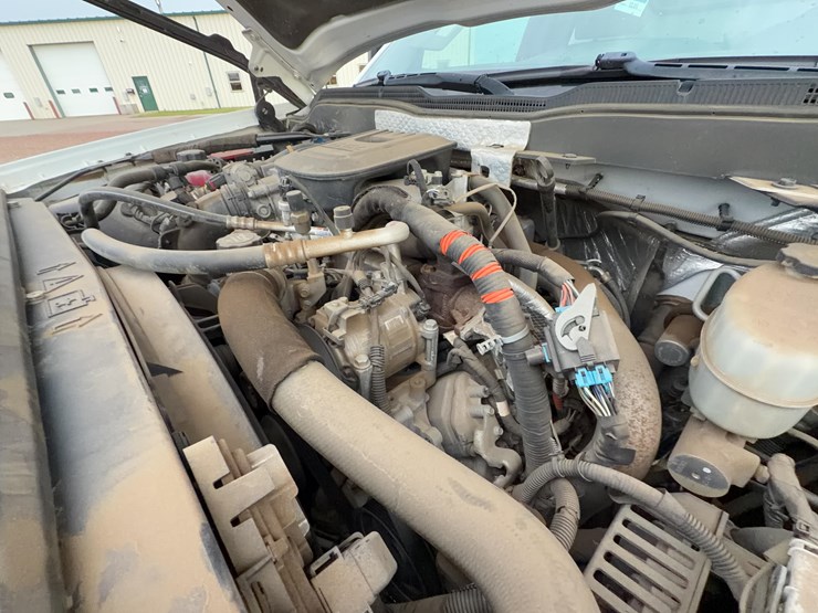 2015-chevrolet-silverado-3500-image-21