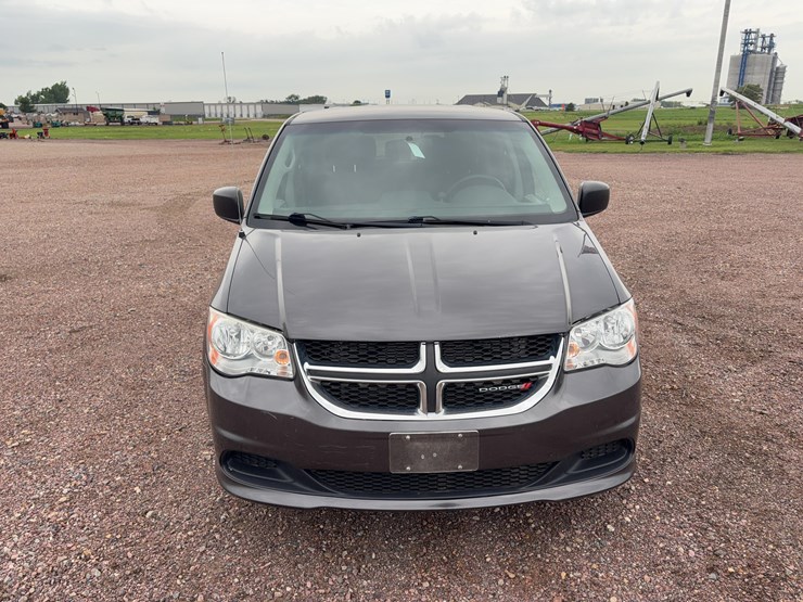 2015-dodge-grand-caravan-image-2