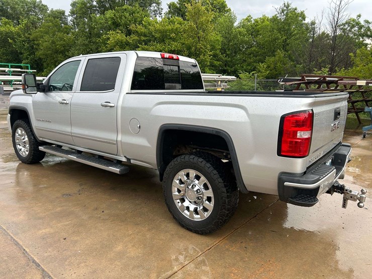 2019-gmc-2500-image-3