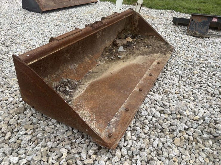john-deere-c76-quick-attach-bucket-image-2