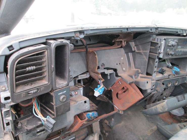 2000-chevrolet-silverado-1500-image-27