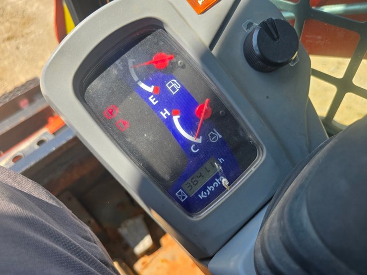 kubota-svl65-2-image-30