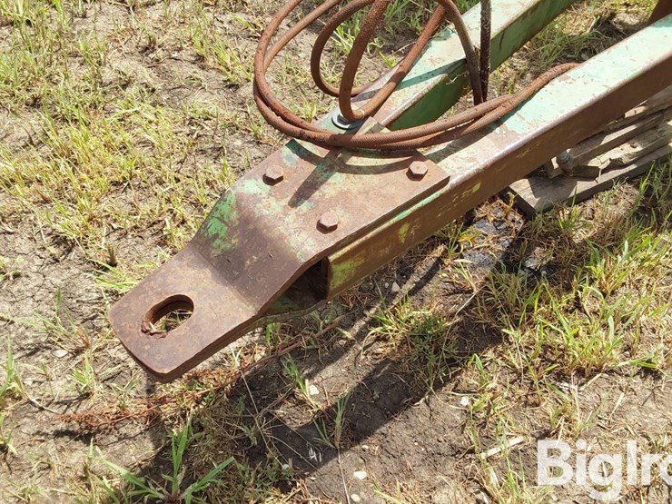 john-deere-330-image-9
