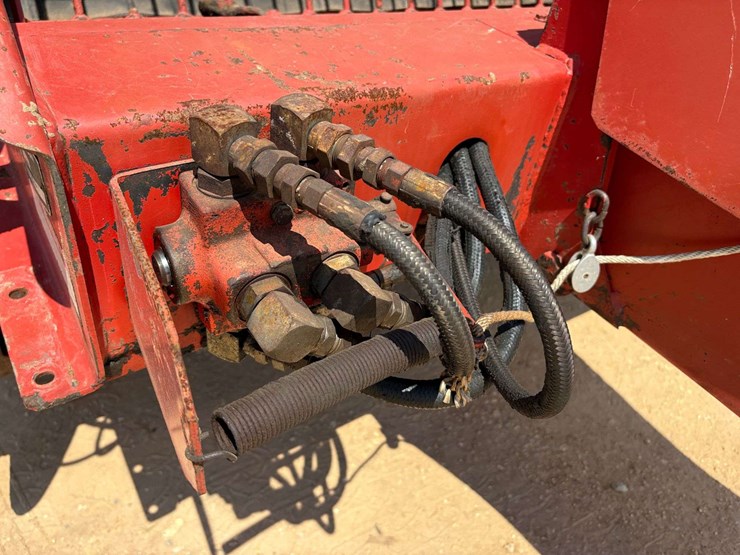 massey-ferguson-1560-image-13
