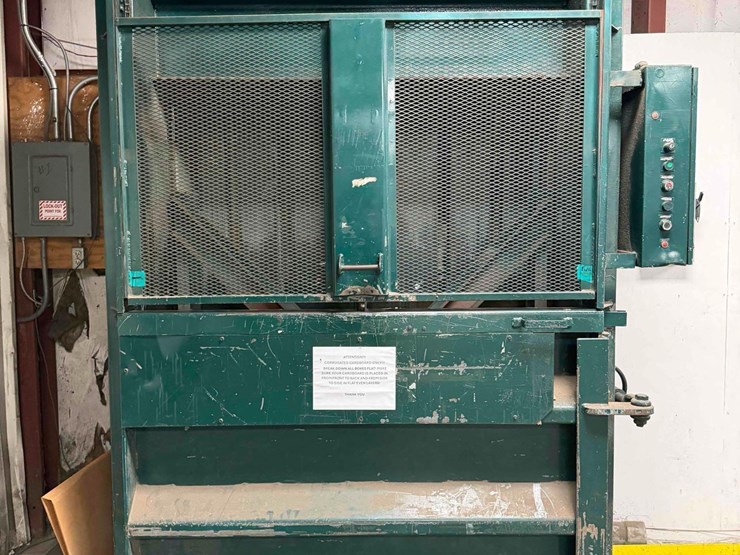 marathon-v-6030-hd-heavy-duty-vertical-baler-image-7