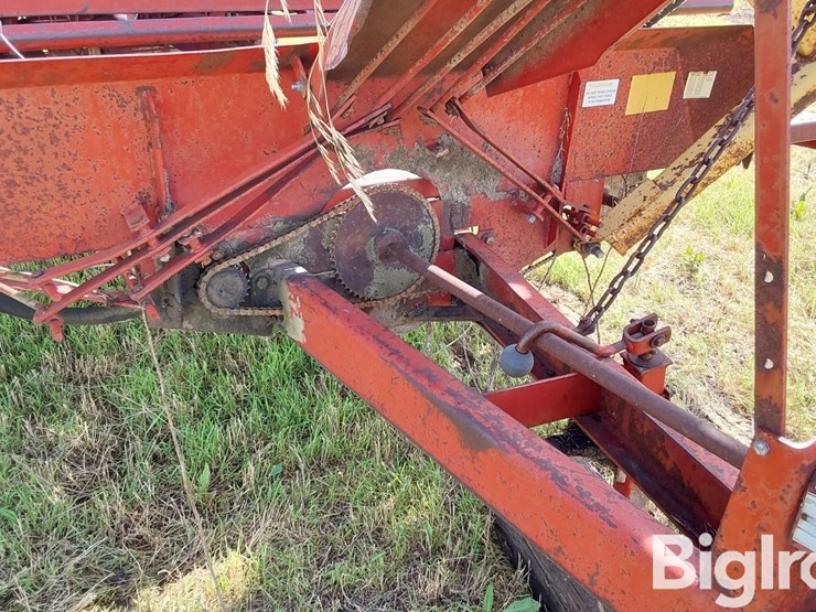 new-holland-1033-image-11