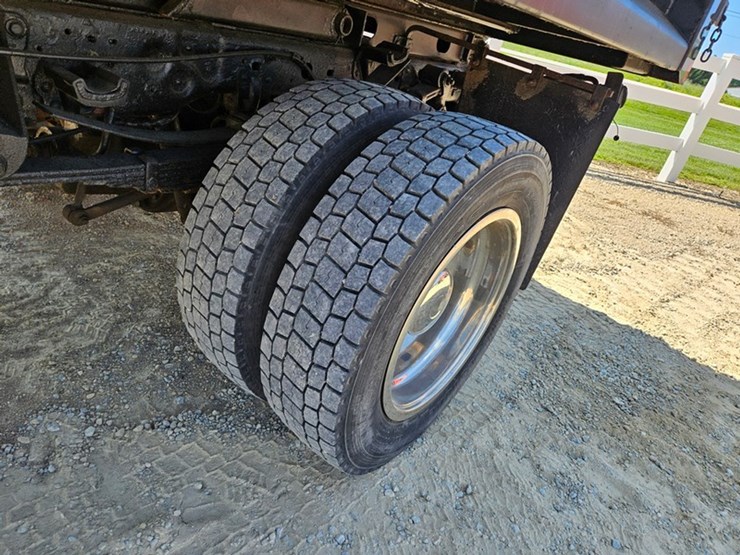 2003-ford-f550-image-36