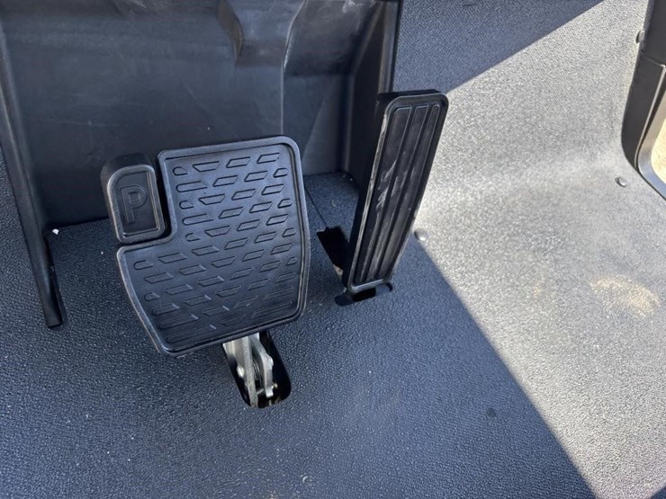 2019-yamaha-dr2e-golf-cart-image-13