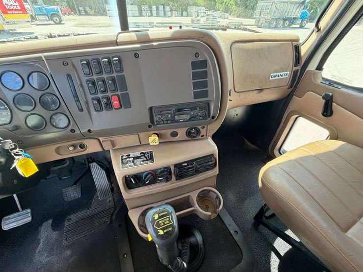 2006-mack-granite-ct713-image-15