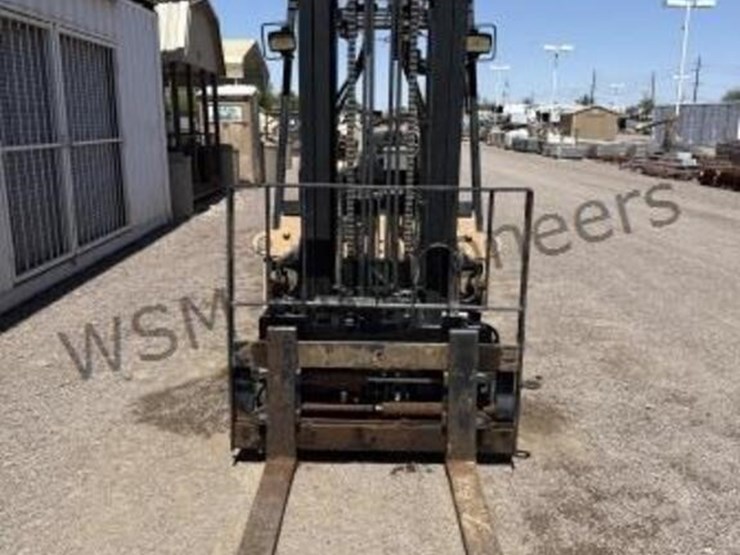 yale-gec-080-forklift-image-3