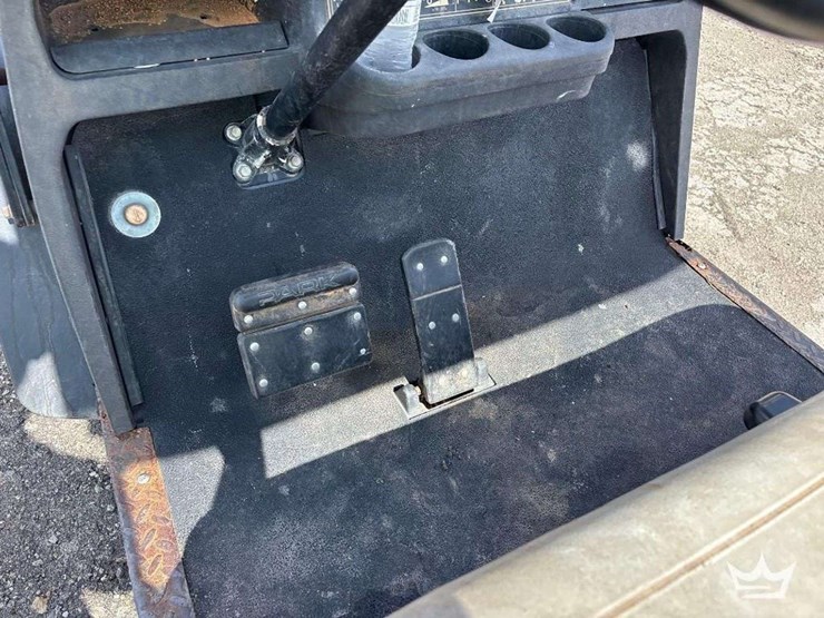 2012-ez-go-gas-utility-cart-image-7