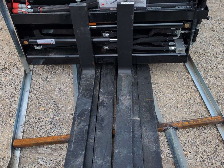 (1)-wolverine-skid-steer-pallet-fork-hydraulic-adjustable-pfa-11-3300g-image-1