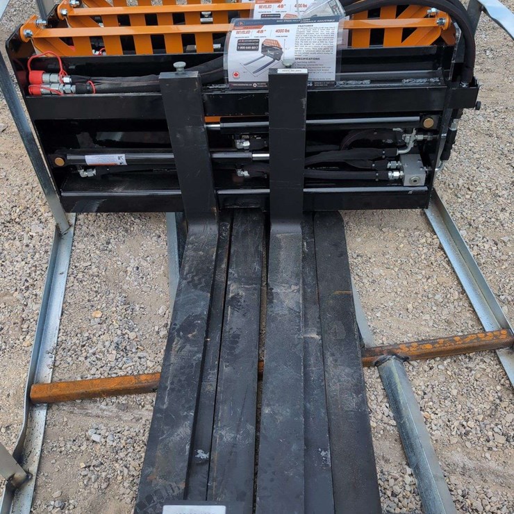 (1) Wolverine Skid Steer Pallet Fork Hydraulic Adjustable PFA-11-3300G
