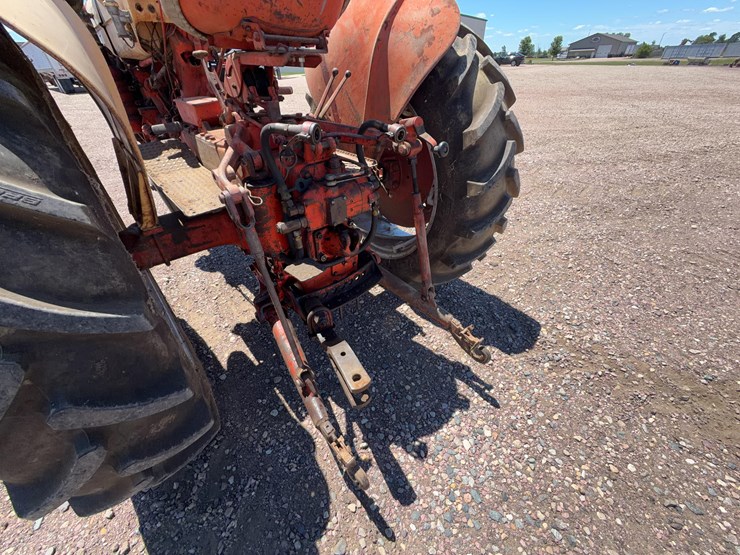 1958-case-801-b-tractor-image-9