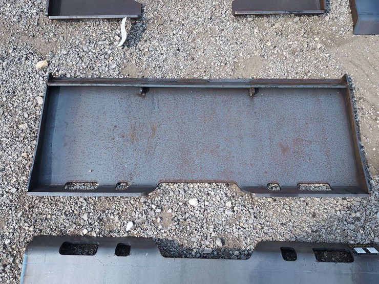 (1)-wolverine-skid-steer-attachment-plate-qmp2-16-12t-image-2