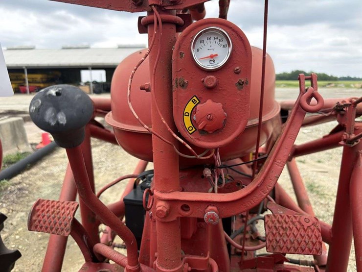 farmall-m-loader-tractor-image-22