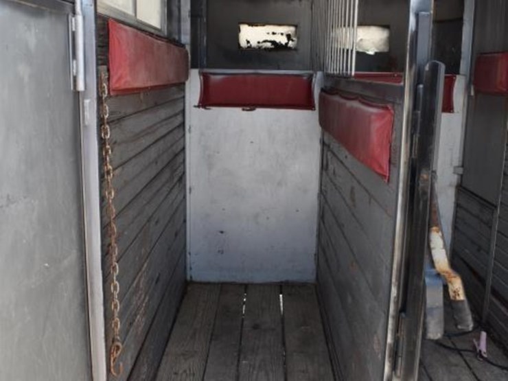 2-horse-horse-trailer-(plate-#-fhs-x94)-image-8