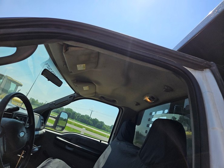 2003-ford-f550-image-35