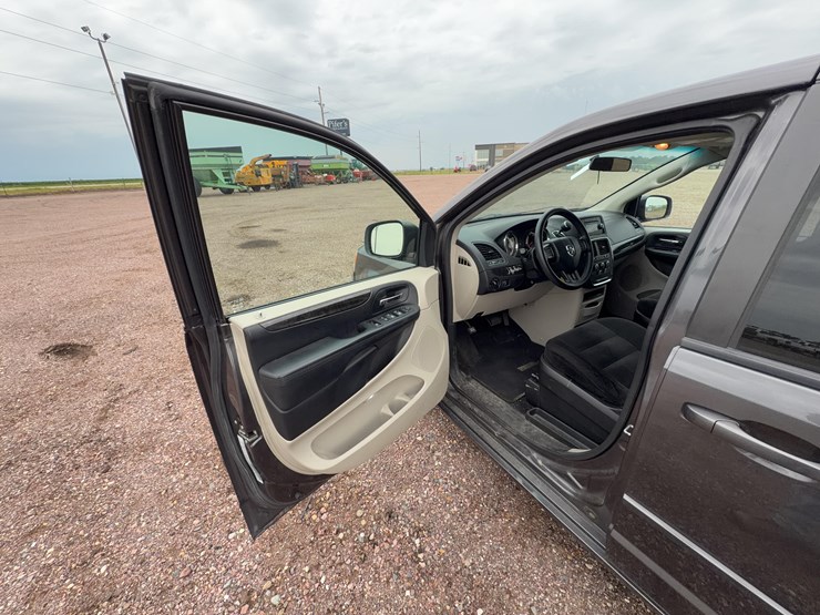 2015-dodge-grand-caravan-image-17