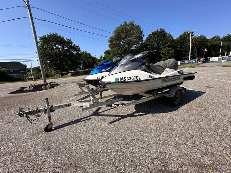 2007-sea-doo-gtx-4-tec-jet-ski,-2006-sea-doo-gtx-4-tec-jet-ski,-w/2017-triton-dual-ski-trailer-image-14