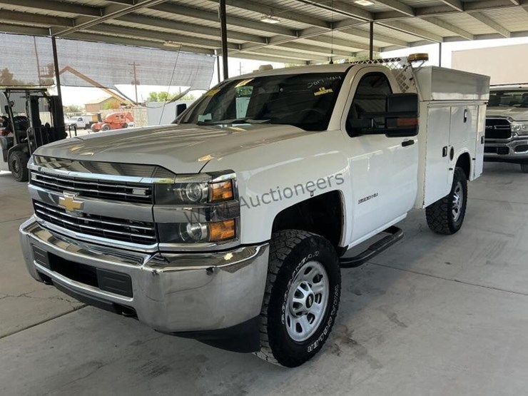 2017-chevrolet-3500hd-image-4