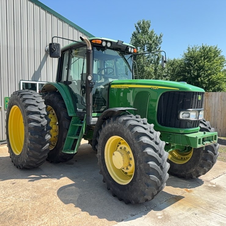 JOHN DEERE 7520
