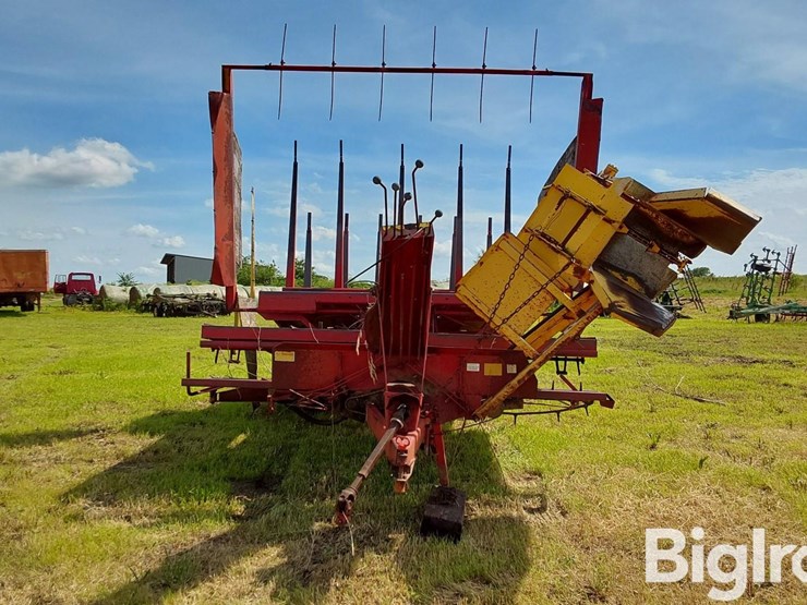 new-holland-1033-image-2