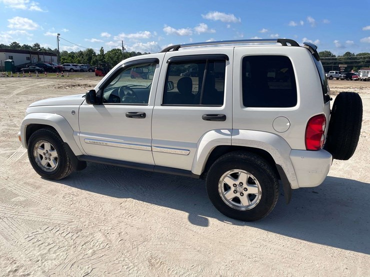 2005-jeep-liberty-image-2