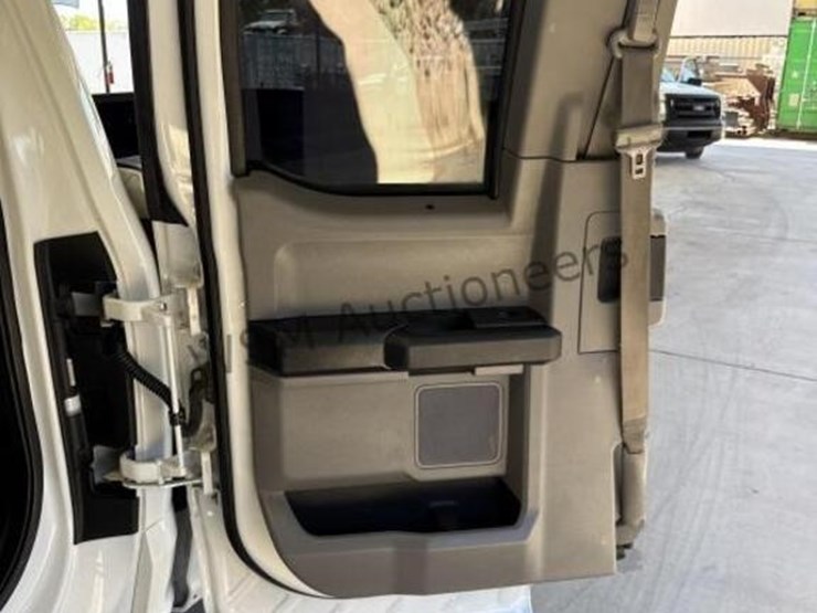 2016-ford-f150-image-26