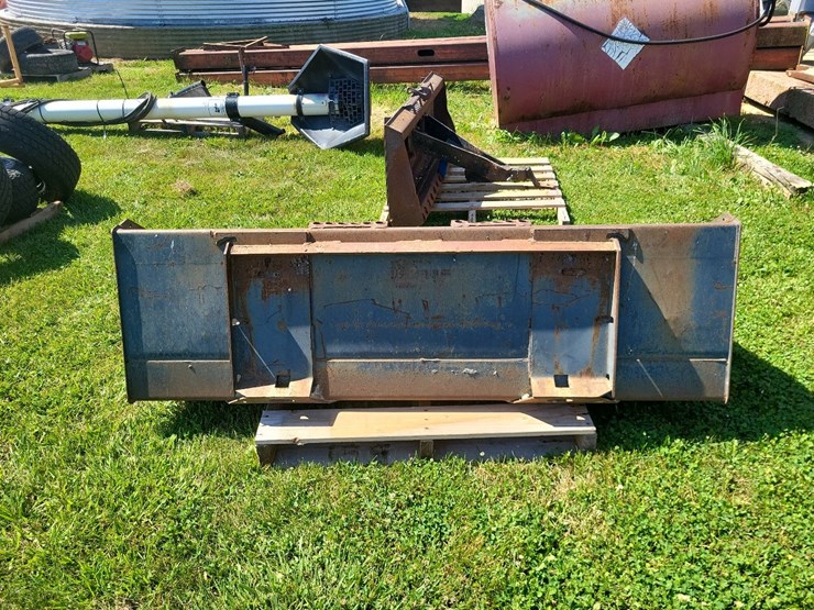 72"-bucket-w/skid-loader-mounting-image-6