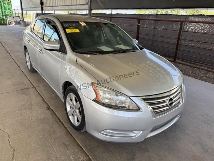 2014-nissan-sentra-sv-sdn-image-2