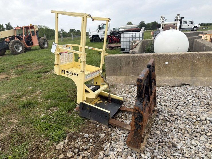 man-lift-attachments-image-1
