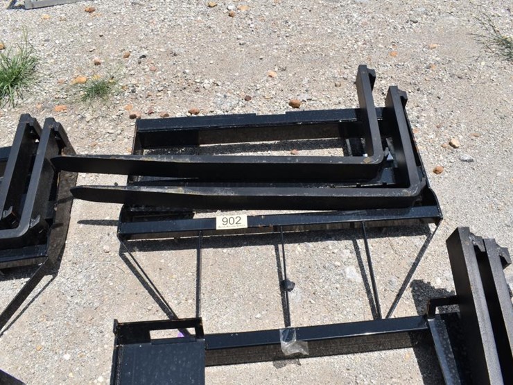 skid-steer-pallet-fork-image-1
