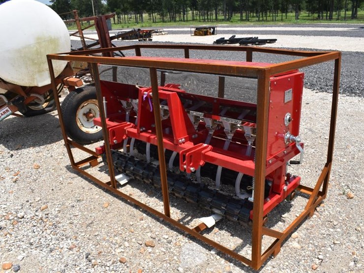 3pt-or-skid-steer-no-till-seeder-image-2