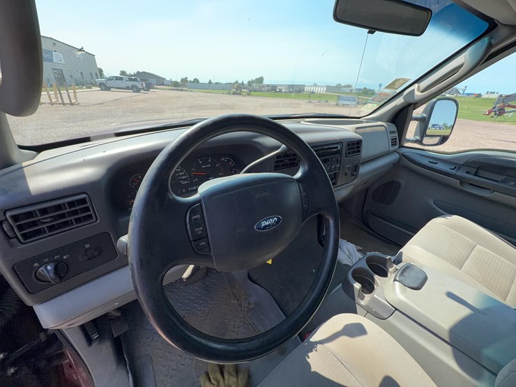 2004-ford-350-image-17