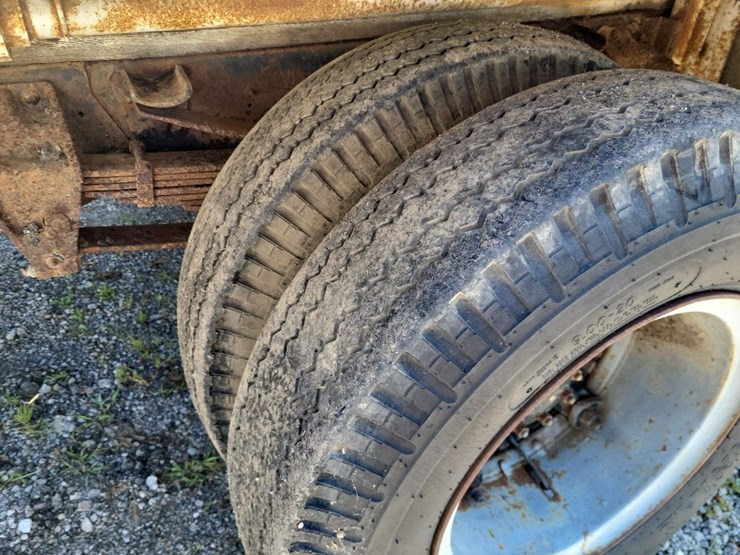 ford-f700-image-9