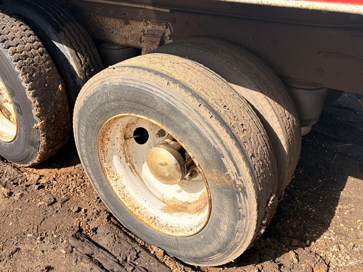 1980-peterbilt-grain-truck-image-7
