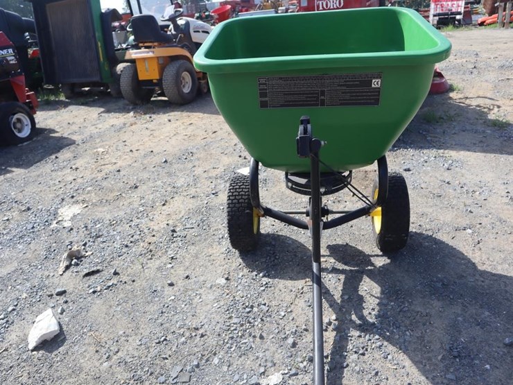 john-deere-broadcast-spreader-image-3