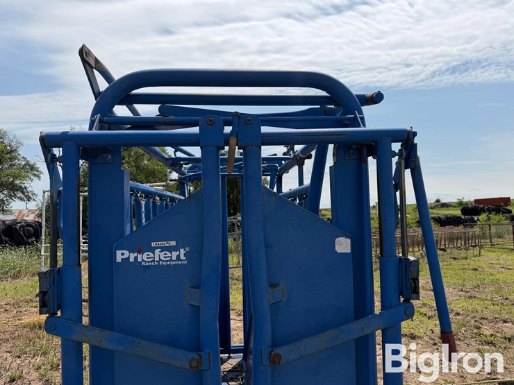 priefert-squeeze-chute-image-13