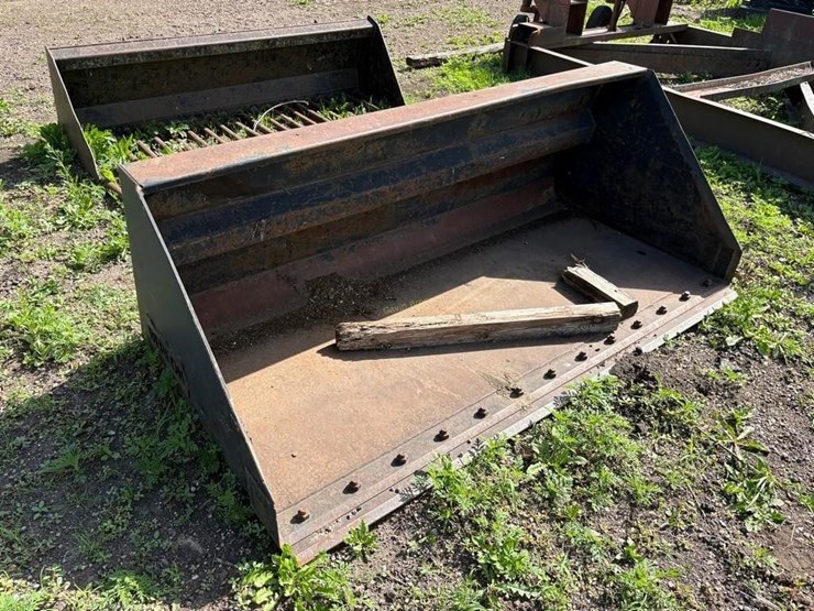 78"-universal-attach-bucket-image-1
