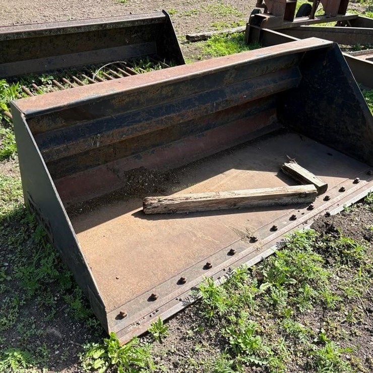 78" Universal Attach Bucket