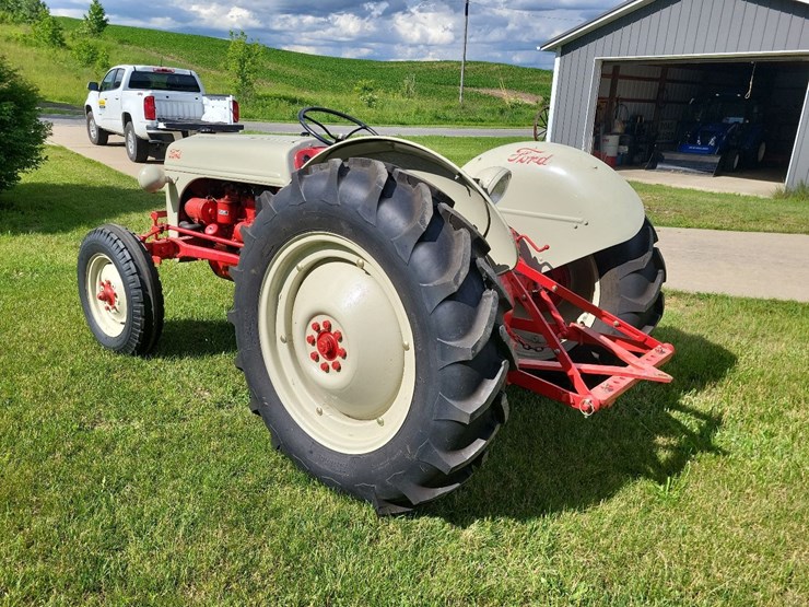 1951-ford-8n-image-3
