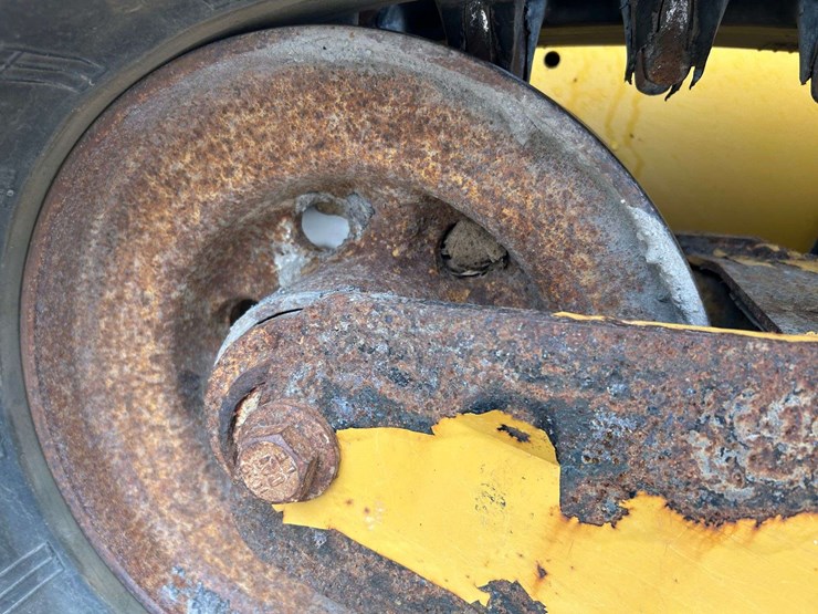 2015-caterpillar-259d-image-23