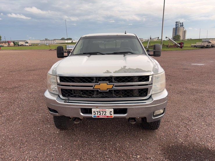2014-chevrolet-silverado-2500-image-2