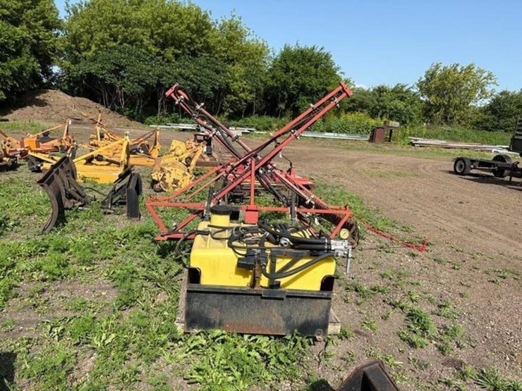 demco-sprayer-w/pump-&-booms-image-3