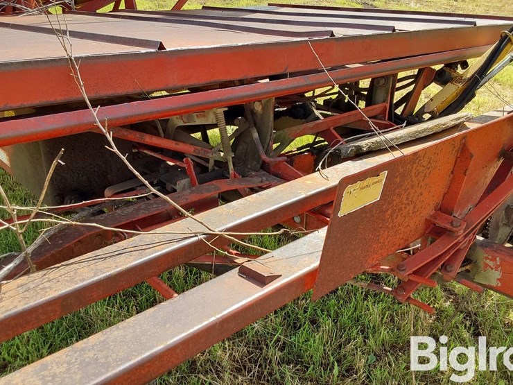 new-holland-1033-image-16