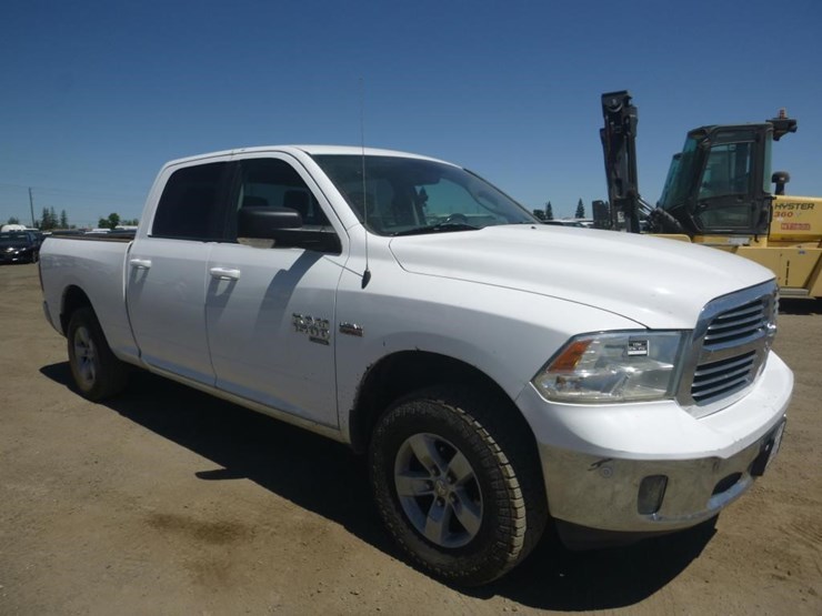 2019-dodge-1500-image-2